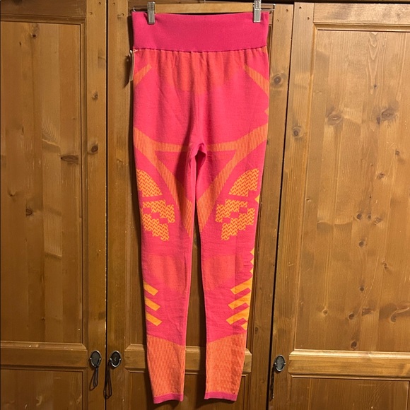 NWOT Kari Traa Faith Wool Leggings/Pant - Women's, Medium, Berry - Picture 3 of 9